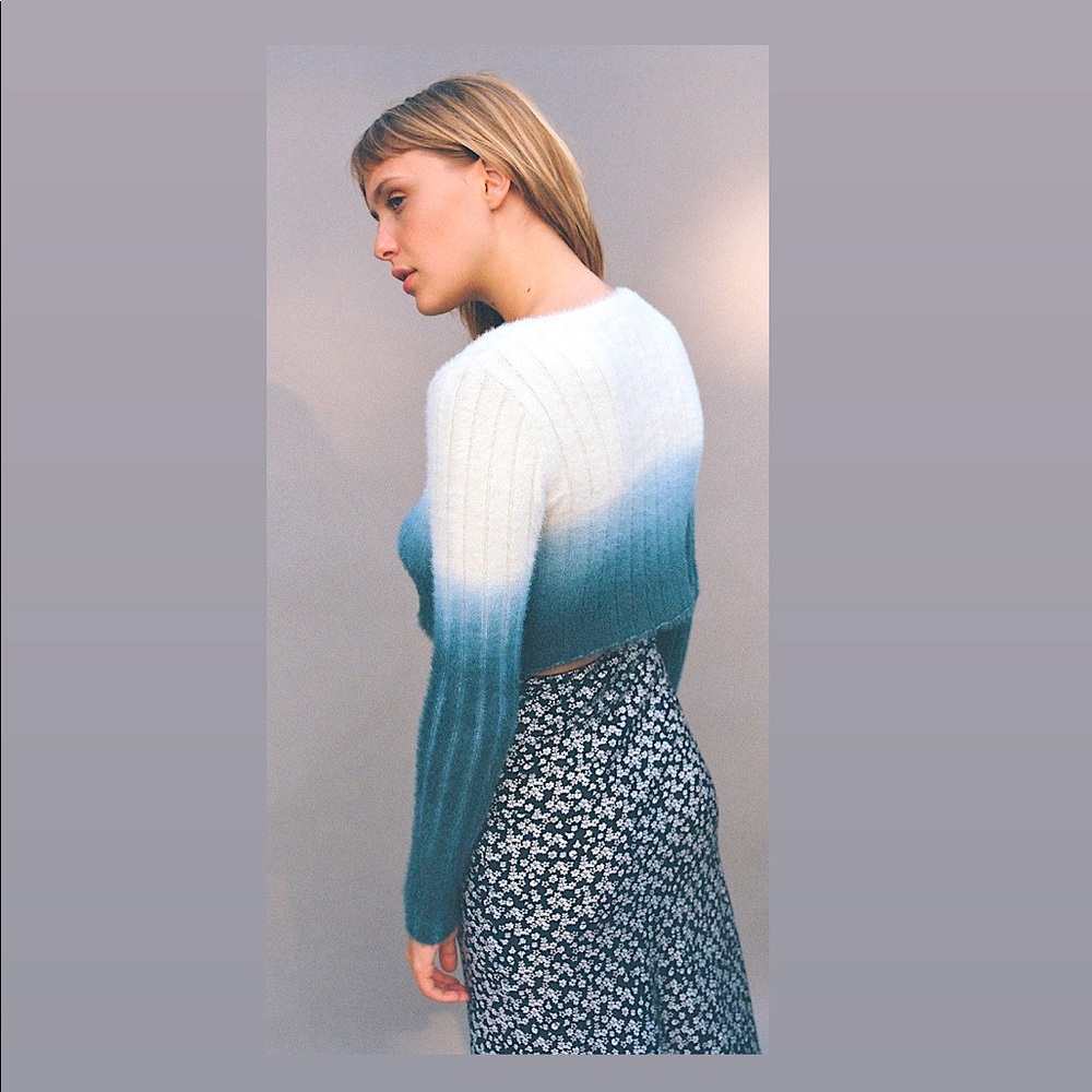 Urban Outfitters Ombré Vneck Ribbed Crop Sweater